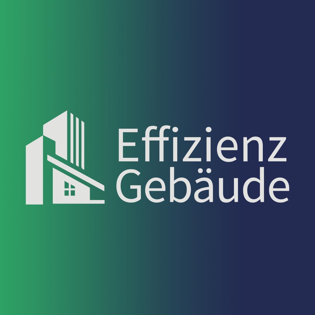 Ein weißes Gebäudelogo mit dem Text Effizienz Gebäude auf grün-blauem Hintergrund